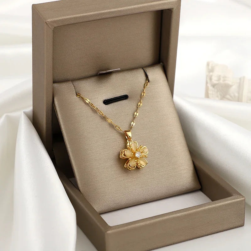✨Rotating Golden Flower Pendant Necklace – Romantic Gift for Her