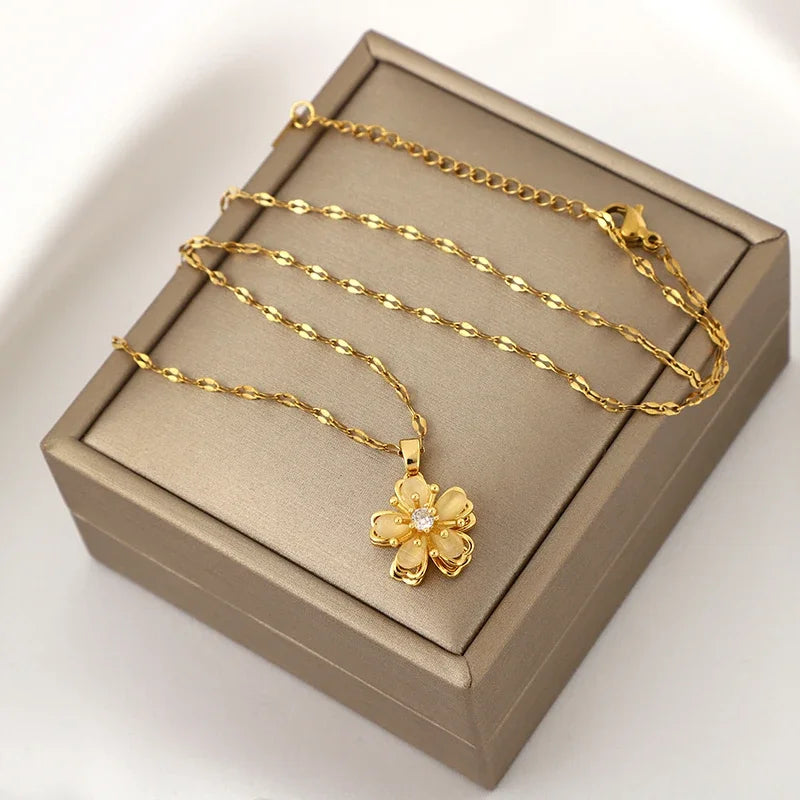 ✨Rotating Golden Flower Pendant Necklace – Romantic Gift for Her