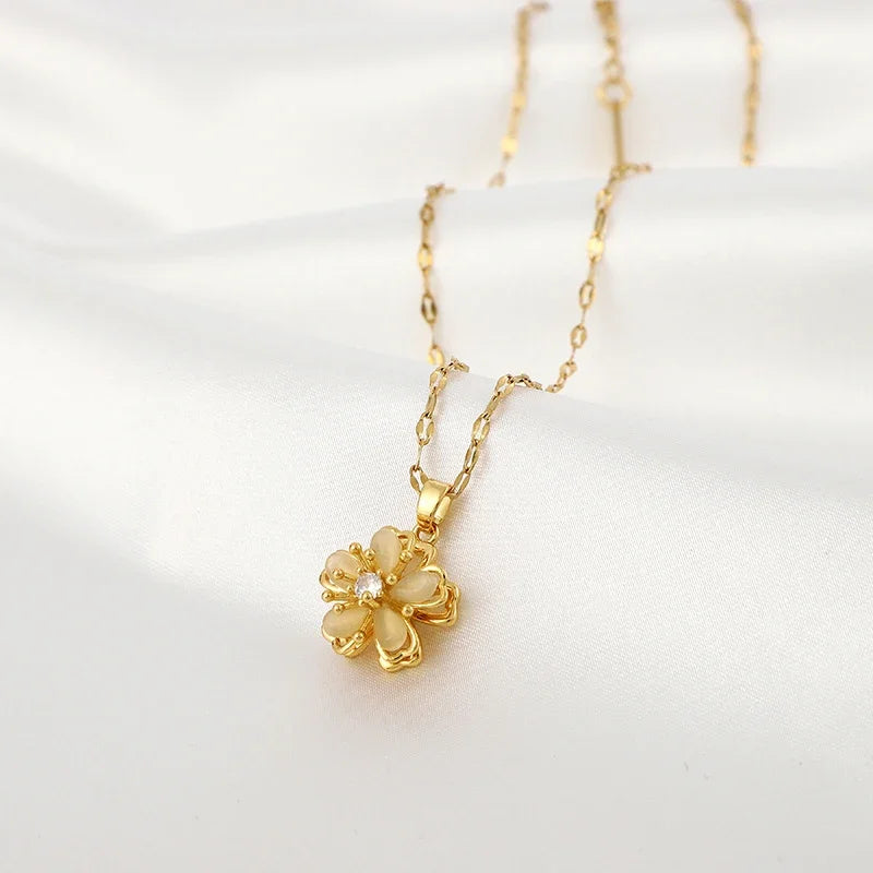 ✨Rotating Golden Flower Pendant Necklace – Romantic Gift for Her