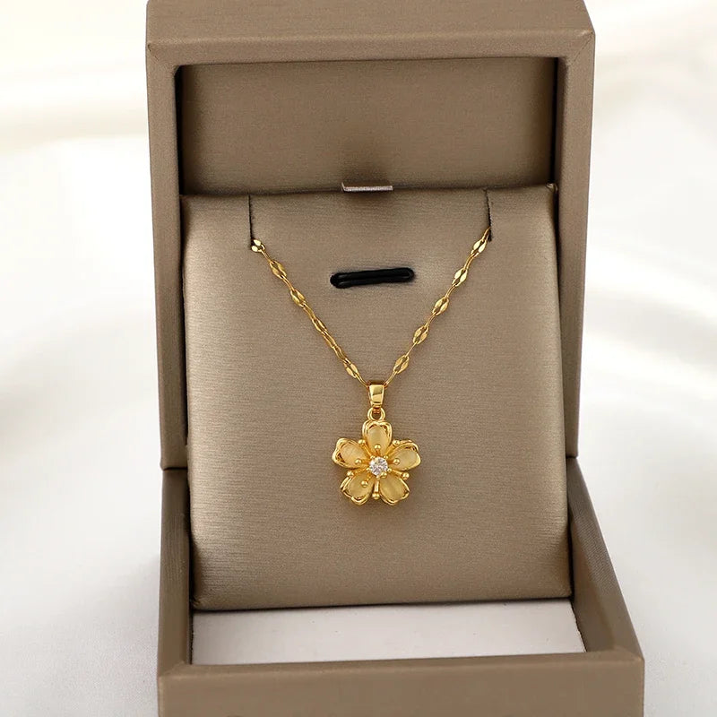 ✨Rotating Golden Flower Pendant Necklace – Romantic Gift for Her